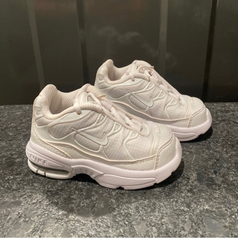 toddler nike air max plus